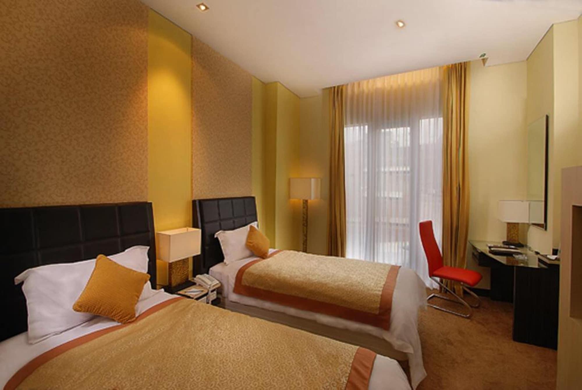 Golden Flower By Kagum Hotels Bandung Buitenkant foto