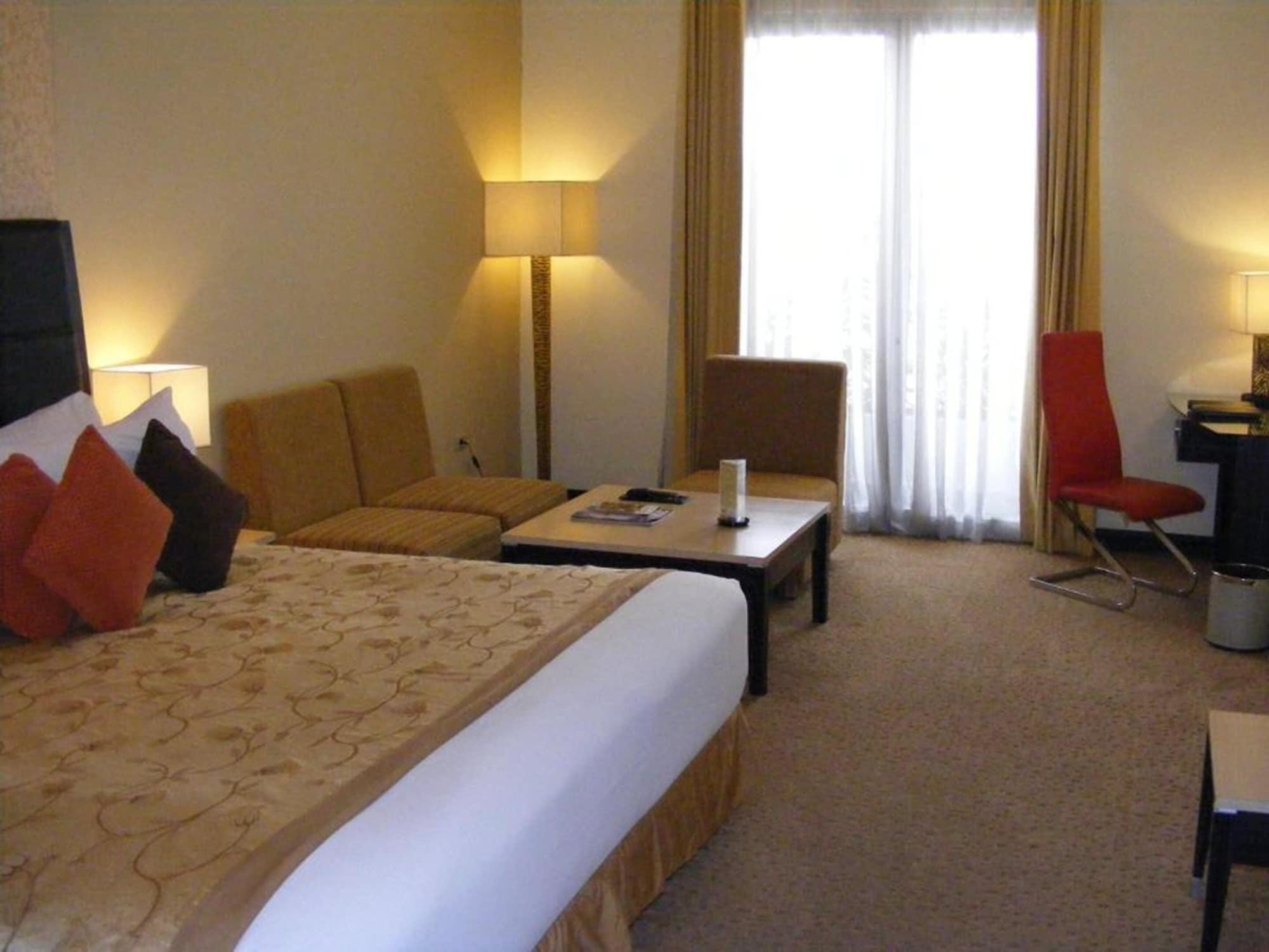 Golden Flower By Kagum Hotels Bandung Buitenkant foto