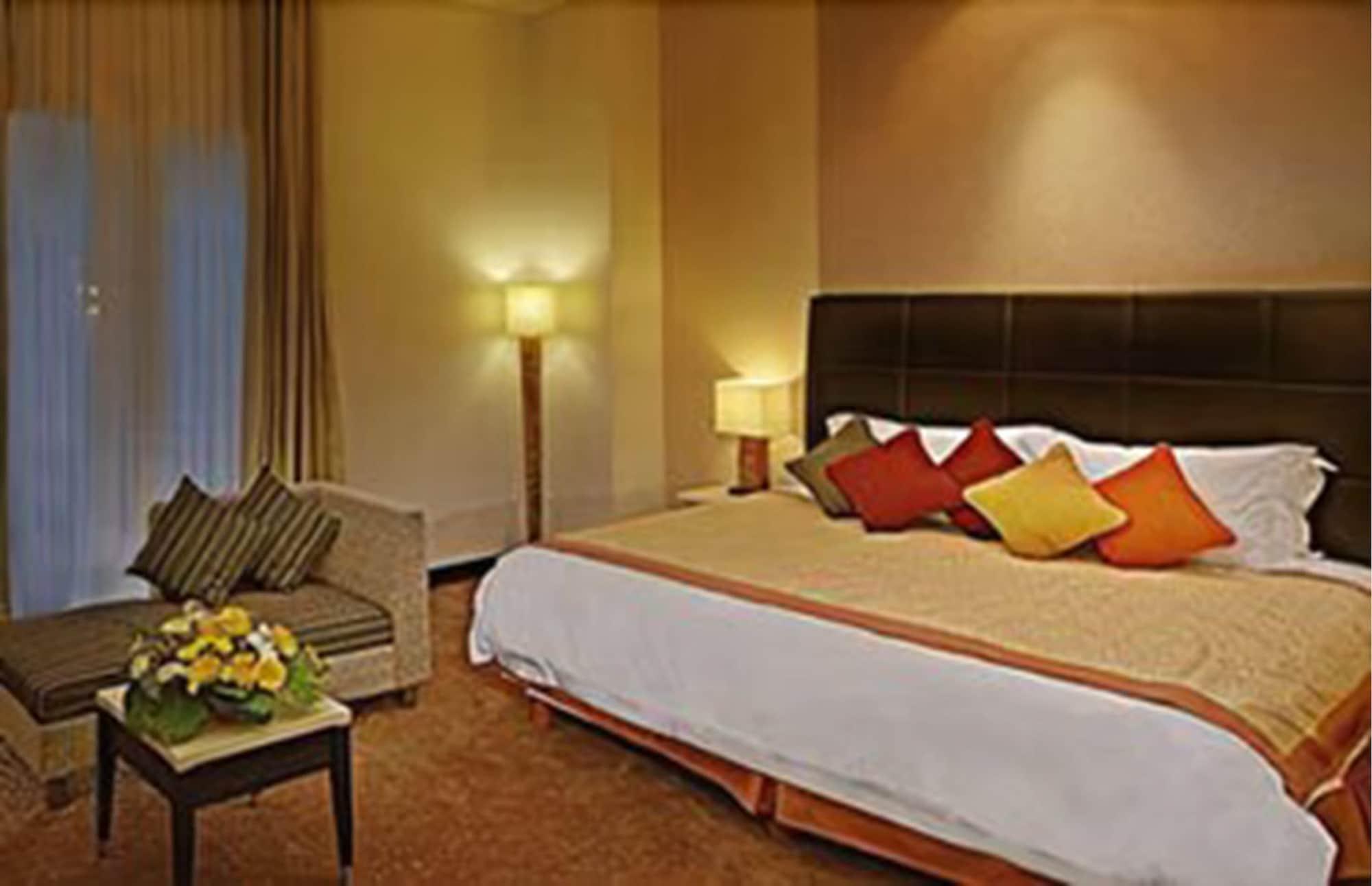 Golden Flower By Kagum Hotels Bandung Buitenkant foto