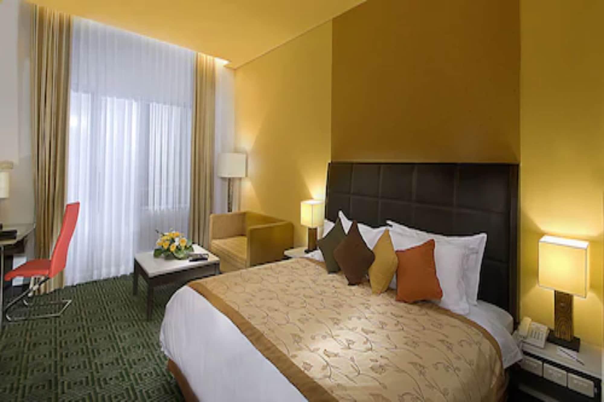Golden Flower By Kagum Hotels Bandung Buitenkant foto
