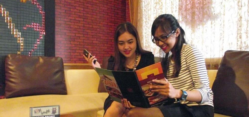 Golden Flower By Kagum Hotels Bandung Buitenkant foto