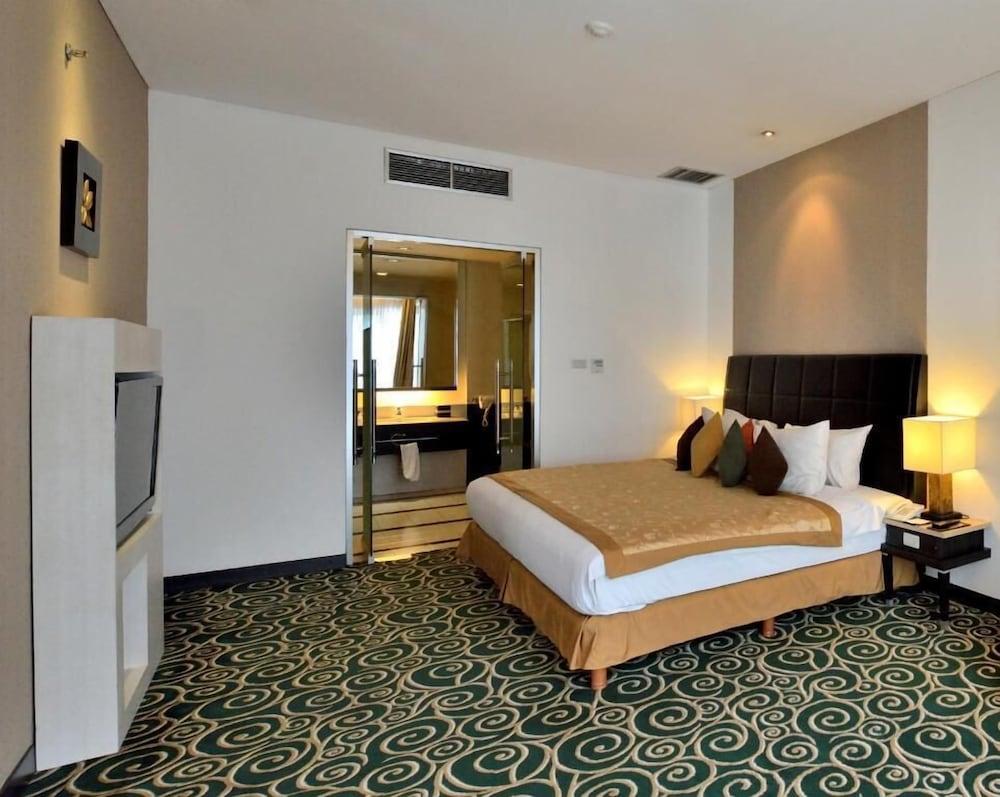 Golden Flower By Kagum Hotels Bandung Buitenkant foto