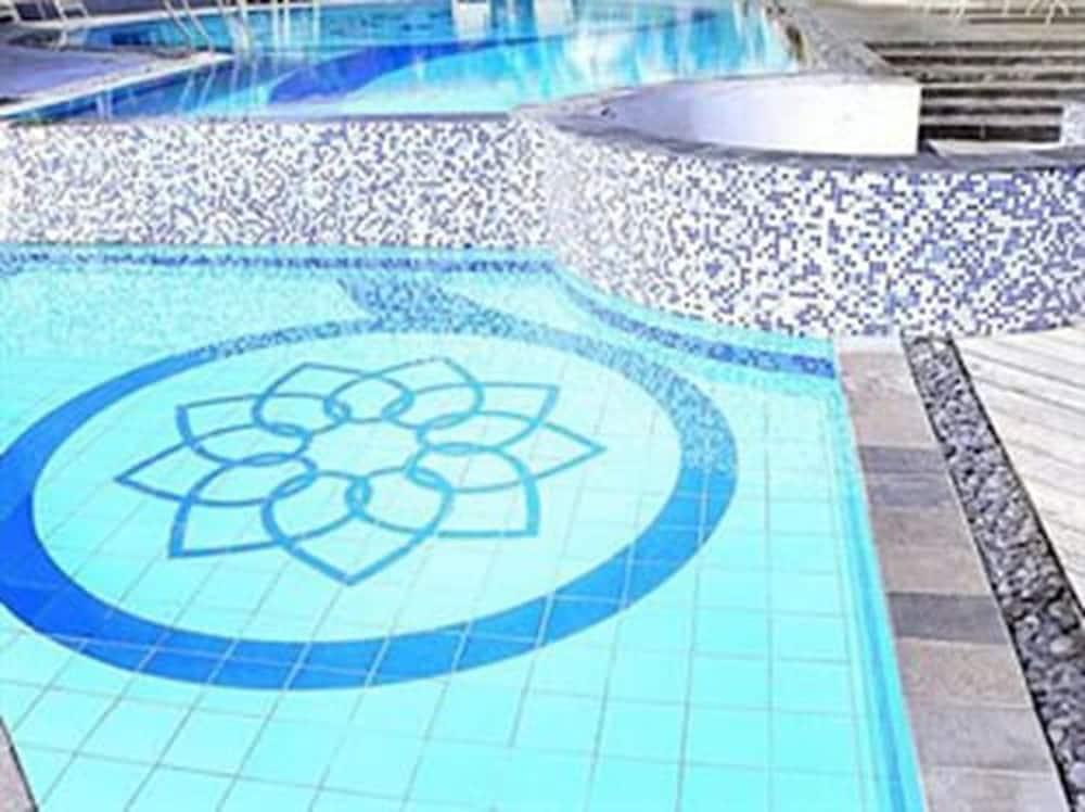 Golden Flower By Kagum Hotels Bandung Buitenkant foto