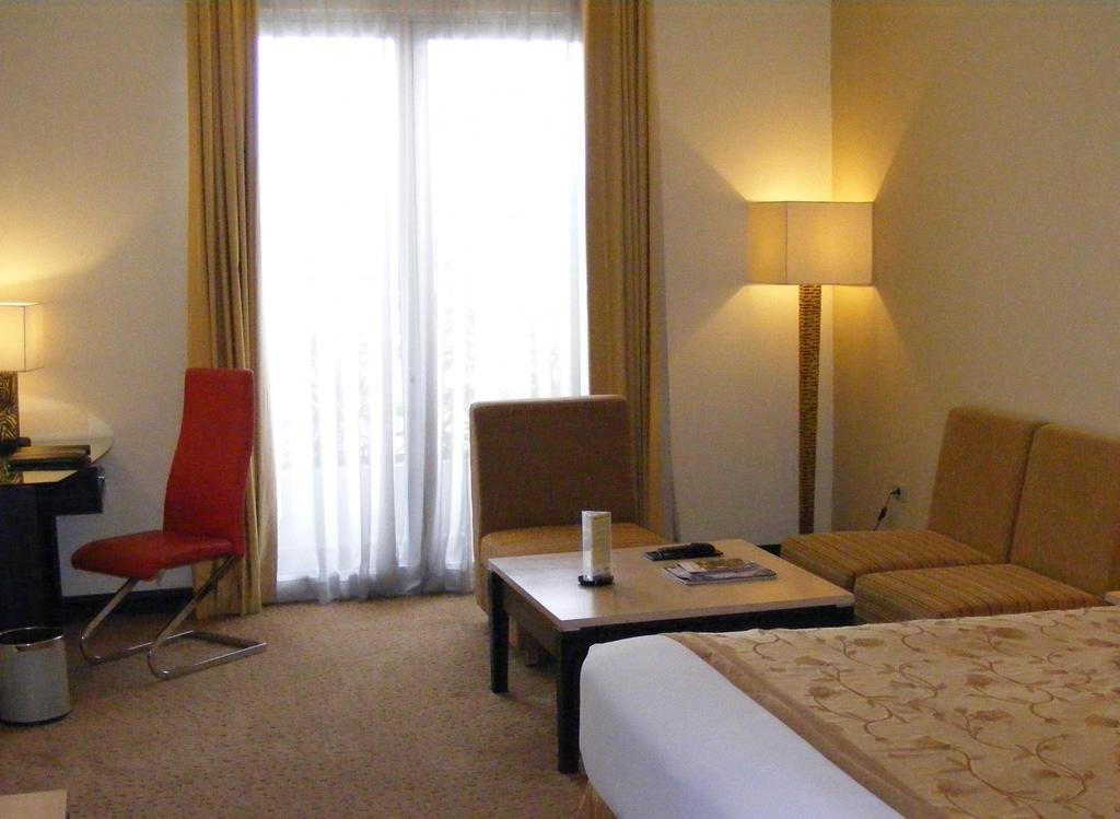 Golden Flower By Kagum Hotels Bandung Buitenkant foto