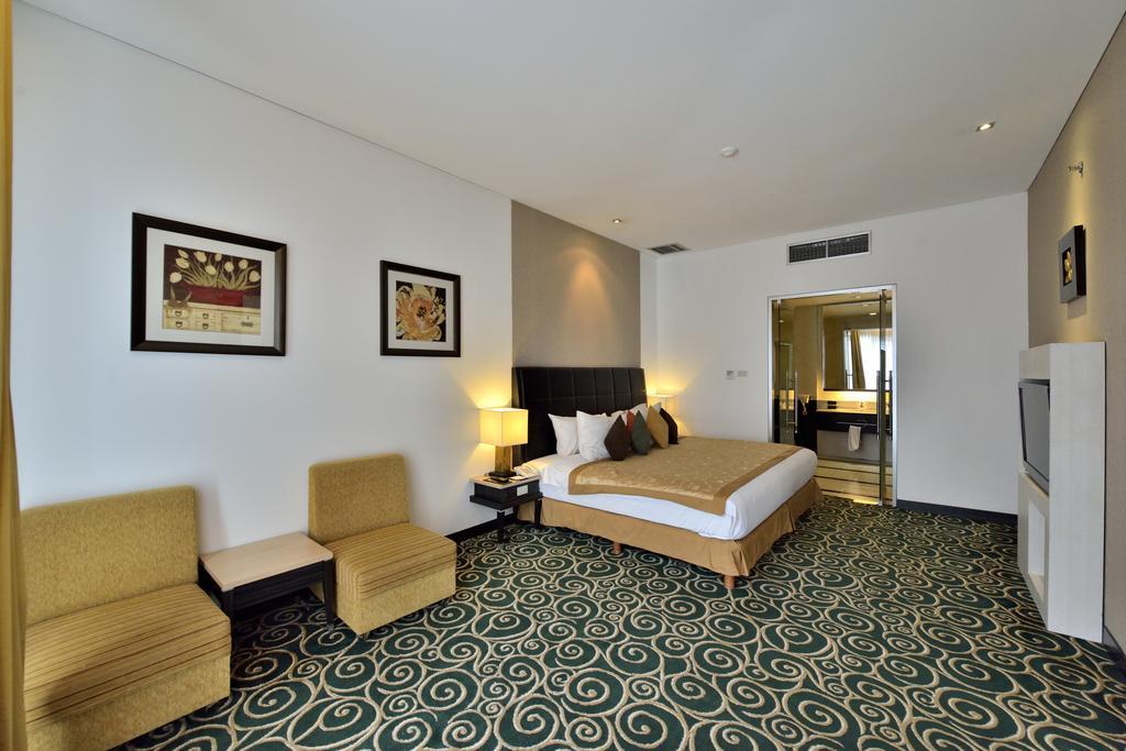 Golden Flower By Kagum Hotels Bandung Buitenkant foto