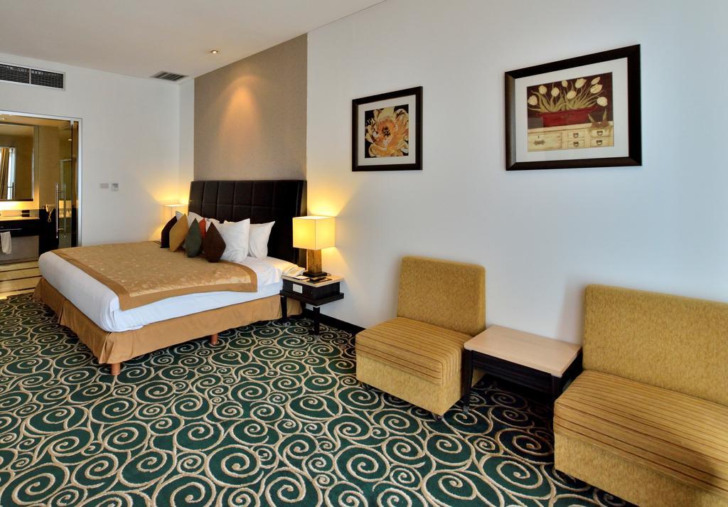 Golden Flower By Kagum Hotels Bandung Buitenkant foto