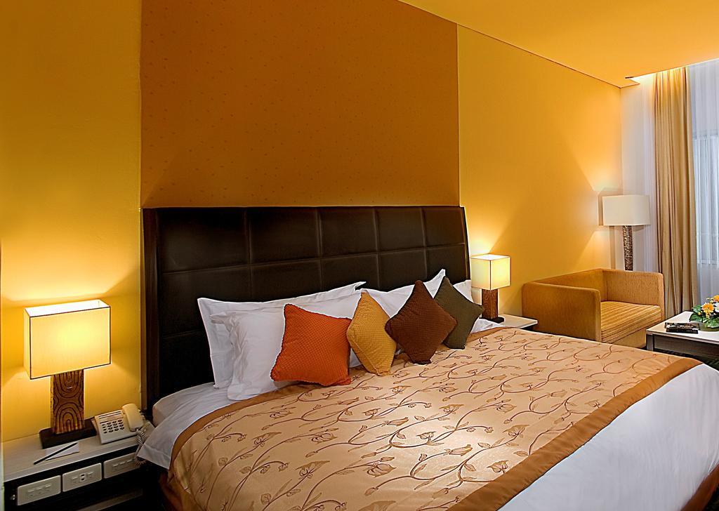 Golden Flower By Kagum Hotels Bandung Buitenkant foto