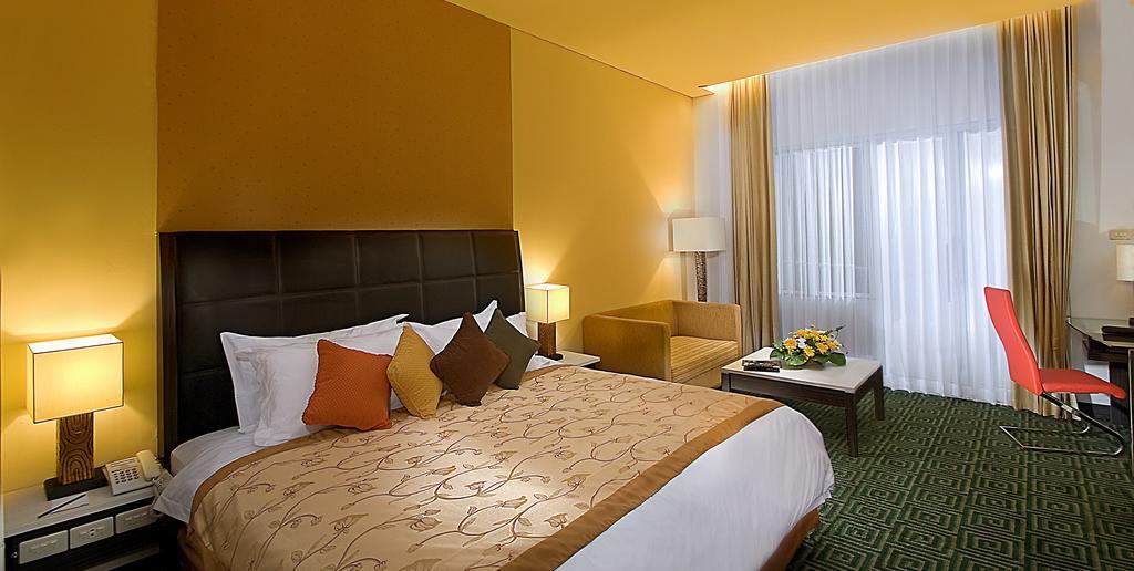 Golden Flower By Kagum Hotels Bandung Buitenkant foto