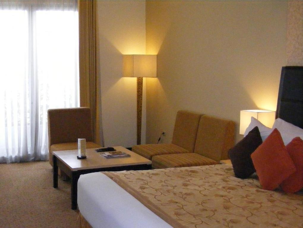 Golden Flower By Kagum Hotels Bandung Buitenkant foto