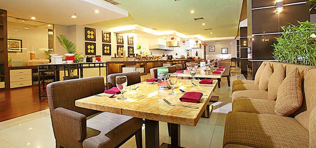 Golden Flower By Kagum Hotels Bandung Buitenkant foto