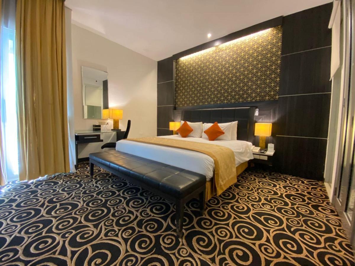 Golden Flower By Kagum Hotels Bandung Buitenkant foto
