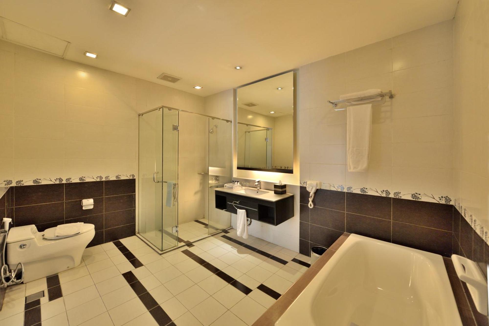 Golden Flower By Kagum Hotels Bandung Buitenkant foto