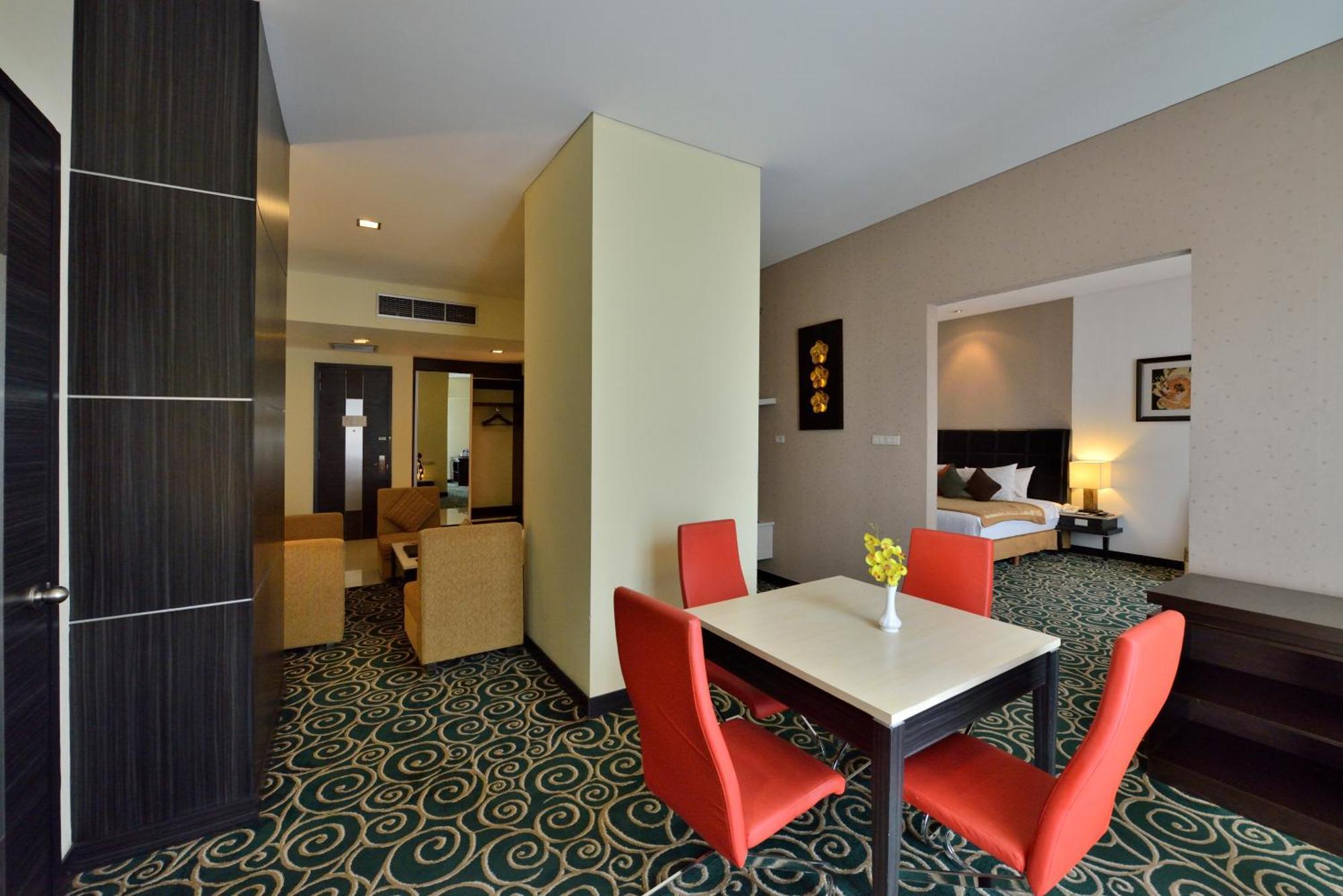 Golden Flower By Kagum Hotels Bandung Buitenkant foto