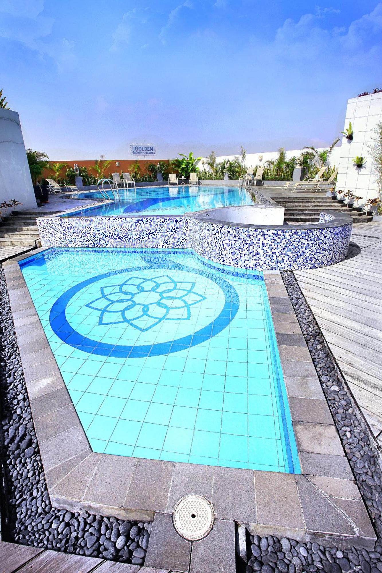 Golden Flower By Kagum Hotels Bandung Buitenkant foto