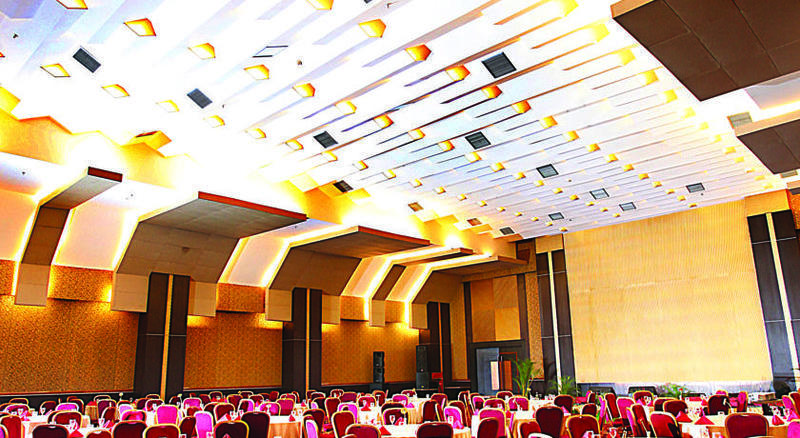 Golden Flower By Kagum Hotels Bandung Buitenkant foto