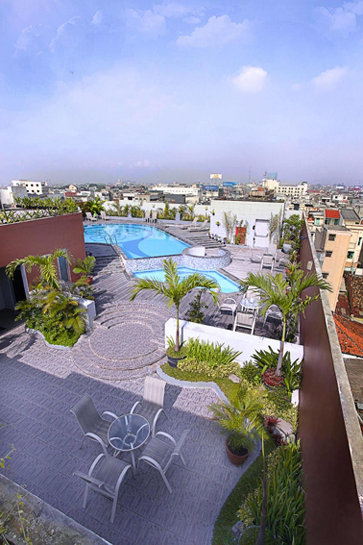 Golden Flower By Kagum Hotels Bandung Buitenkant foto