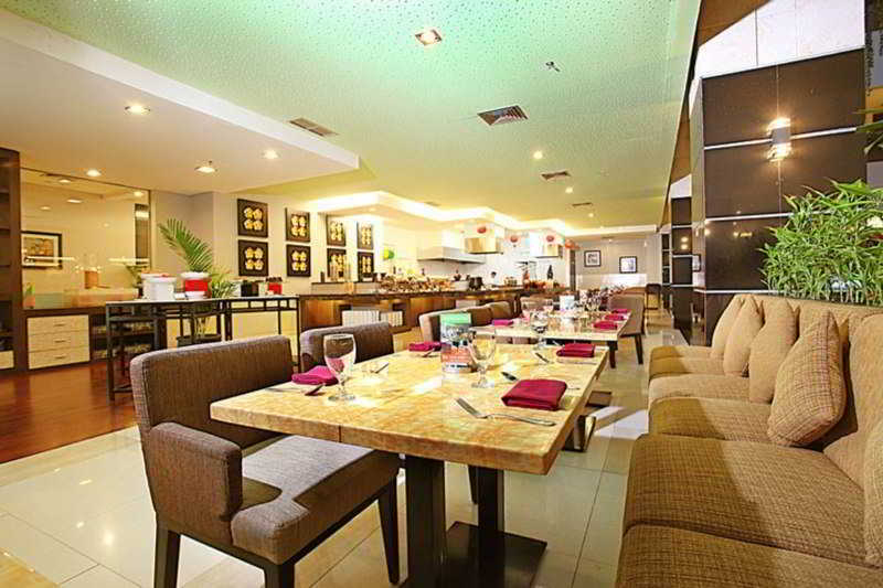 Golden Flower By Kagum Hotels Bandung Buitenkant foto